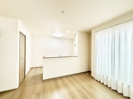 �L�b�`�� ���Ƒ��Ƃ̉�b���e�ރJ�E���^�[�L�b�`���ł��B���S�n�̗ǂ���Ԃ����o���Ă���܂��B