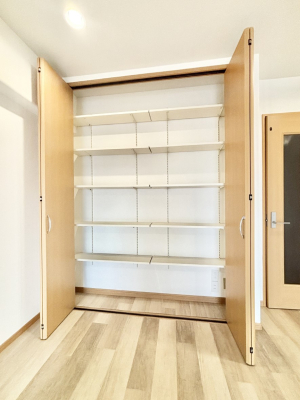 ���̑����� ���r���O���[�B�����Ɏ��[������ƕ����W�܂�LDK���X�b�L���Еt�������ł��ˁB  