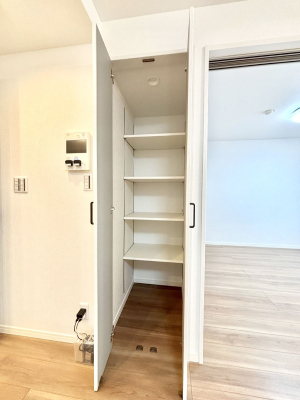 ���̑����� ���r���O���[�B�����Ɏ��[������ƕ����W�܂�LDK���X�b�L���Еt�������ł��ˁB  