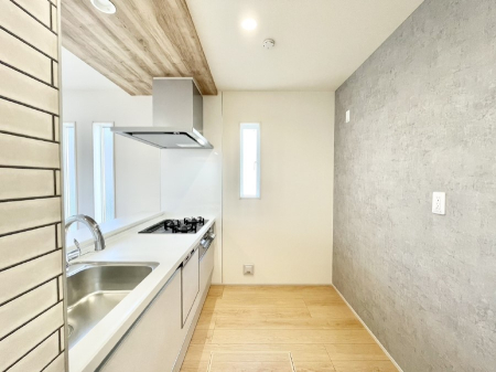 �L�b�`�� �u�₩�ȕ����ʂ蔲����L�b�`���B��������̂Ŗ��邭���C�ɂ��𗧂��܂��B