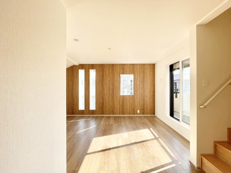 ���r���O ���邢�z���������A�����̕��͋C�ɖ�������郊�r���O�_�C�j���O