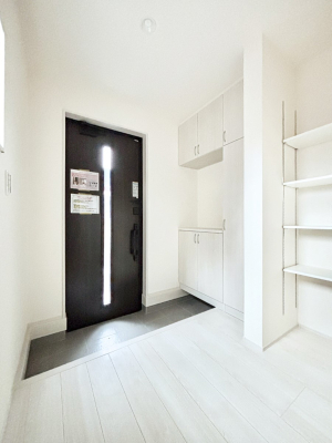 ���� �K���X�X���b�g�̓��������փh�A�������Ɍ���͂��Ă���܂�