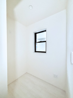 ���[ �G�ߗp�i�E�|������E���p�i�̃X�g�b�N�Ȃǂ����Ղ���[�o����[�˕t���B