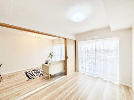 ���̑����� �o���R�j�[���J�������v���X���Ă����m��  