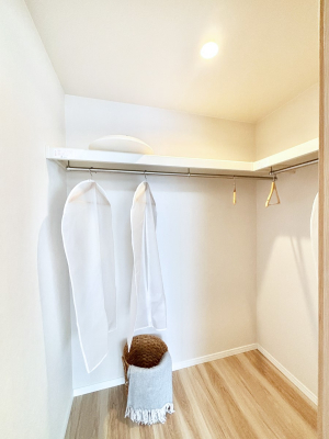 ���̑� �ߗނ��n���K�[�Ɋ|�����܂܎��[�ł���WIC�B�ߗނ̐������ڂ����₷���ĕ֗��ł��I