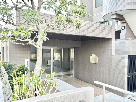 �G���g�����X �Y��ȃG���g�����X�́A���Z�҂�D�����}������Ă���܂�  