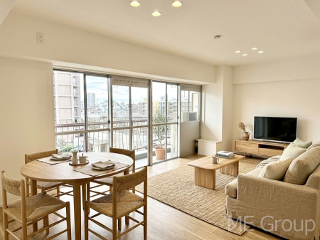 ���r���O �傫�ȑ����炽���Ղ�̗z���ƕ����������郊�r���O�@���Ƌ��CG�ł�