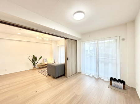 ���̑����� �o���R�j�[���J�������v���X���Ă����m��  