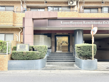 �G���g�����X �O�� �Y��ȃG���g�����X�́A���Z�҂�D�����}������Ă���܂�  