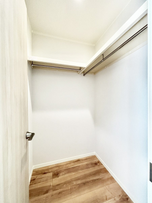 ���[ �m���̃N���[�[�b�g�B���s��������̂Ō���̈ߗނ�����������܂�܂��B