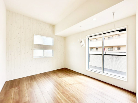 ���̑����� �o���R�j�[���J�������v���X���Ă����m��