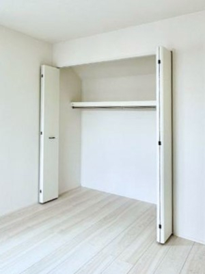 ���[ �m���̃N���[�[�b�g�B���s��������̂Ō���̈ߗނ�����������܂�܂��B