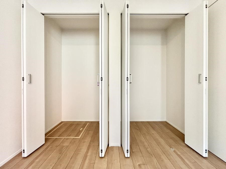 ���[ �m���̃N���[�[�b�g�B���s��������̂Ō���̈ߗނ�����������܂�܂��B