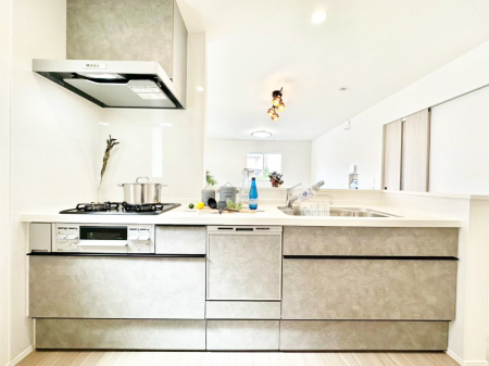 �L�b�`�� ���r���O�ŗV�Ԃ��q�l�������Ȃ��炨�������ł���ΖʃL�b�`��