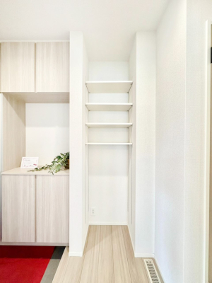 ���[ ���փz�[�����[�B�����Ղ�̎��[�X�y�[�X�ŉ��K�ɕ�点�����B