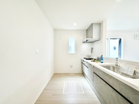 �L�b�`�� �u�₩�ȕ����ʂ蔲����L�b�`���B��������̂Ŗ��邭���C�ɂ��𗧂��܂��B