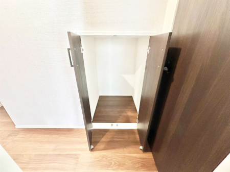 ���[ ���p�i�̃X�g�b�N�␅�Ȃǂ̔��~�Ɏg����K�i�����[�B