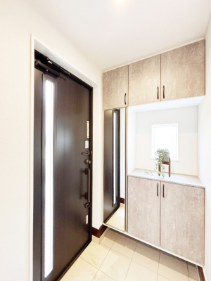 ���� �K���X�X���b�g�̓��������փh�A�������Ɍ���͂��Ă���܂�