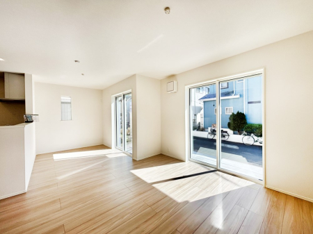 ���̑����� �Ƒ��̏Ί炪���R�Ɛ��܂�Ă���A����ȕ��͋C�̃_�C�j���O�Ɏd�オ���Ă��܂��B