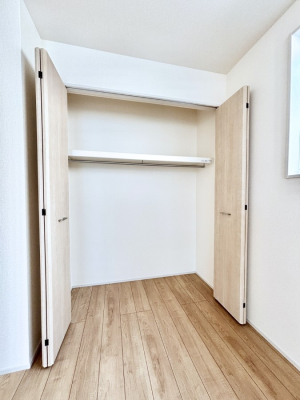 ���[ �m���̃N���[�[�b�g�B���s��������̂Ō���̈ߗނ�����������܂�܂��B