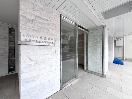 �G���g�����X �O�� �Y��ȃG���g�����X�́A���Z�҂�D�����}������Ă���܂�  