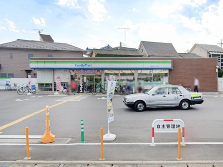 ���ӊ� �R���r�j 300m �t�@�~���[�}�[�g�����{���꒚�ړX