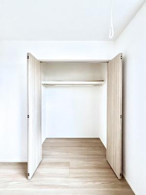 ���[ �m���̃N���[�[�b�g�B���s��������̂Ō���̈ߗނ�����������܂�܂��B