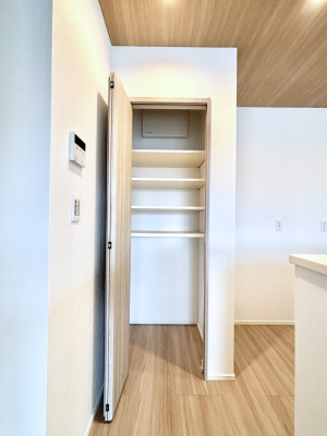 ���[ �L�b�`�����[�B�H�ނ̃X�g�b�N�͂������A���p�i�̎��[�Ȃǎg�����͂��낢��I 