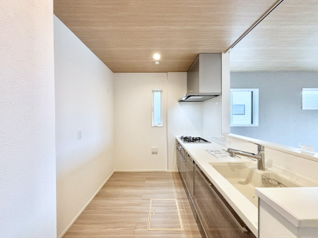 �L�b�`�� �u�₩�ȕ����ʂ蔲����L�b�`���B��������̂Ŗ��邭���C�ɂ��𗧂��܂��B