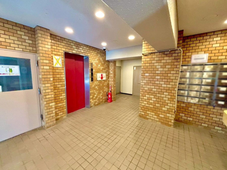 ���̑� �҂����킹�ꏊ�Ƃ��Ă��֗��ȃG���g�����X���r�[