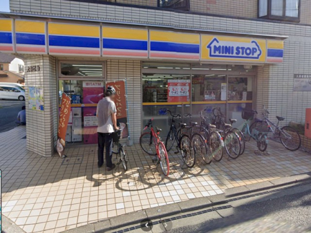 ���ӊ� �R���r�j 300m �~�j�X�g�b�v �ŋv�ۂQ���ړX