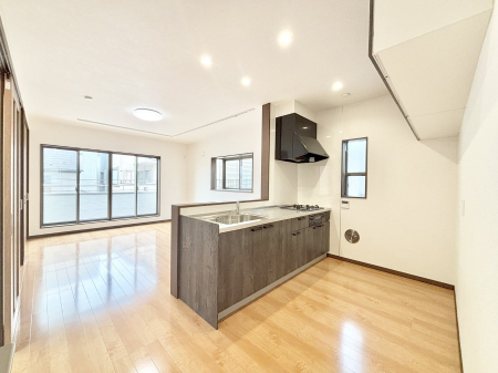 �L�b�`�� �u�₩�ȕ����ʂ蔲����L�b�`���B��������̂Ŗ��邭���C�ɂ��𗧂��܂��B