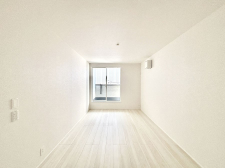 ���̑����� �o���R�j�[���J�������v���X���Ă����m��