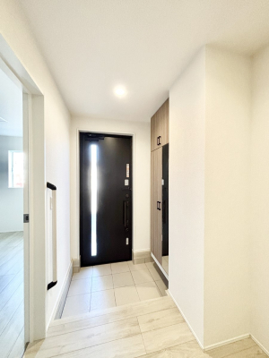 ���� �K���X�X���b�g�̓��������փh�A�������Ɍ���͂��Ă���܂��@