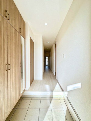 ���[ 2�K�L�����[�ɂ͑|���p�i����p�i�̃X�g�b�N�Ȃǂ����[�ł��܂��B