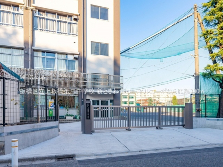 ���ӊ� ���w�Z 700m ���旧�����O���w�Z