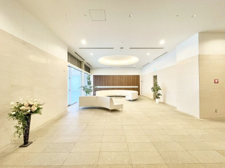 �G���g�����X �O�� �Y��ȃG���g�����X�́A���Z�҂�D�����}������Ă���܂�