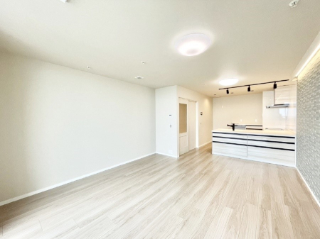 ���̑����� ���邢�z���������A�����̕��͋C�ɖ��������_�C�j���O�B