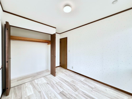 ���[ �m���̃N���[�[�b�g�B���s��������̂Ō���̈ߗނ�����������܂�܂��B