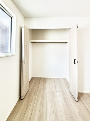 ���[ �m���̃N���[�[�b�g�B���s��������̂Ō���̈ߗނ�����������܂�܂��B