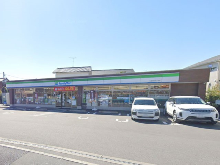 ���ӊ� �R���r�j 300m �t�@�~���[�}�[�g�����{�O�ܒ��ړX