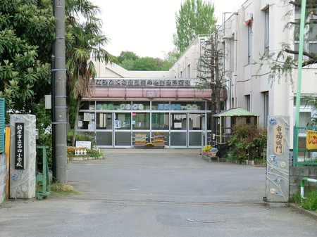 ���ӊ� ���w�Z 1800m �V���s����l���w�Z