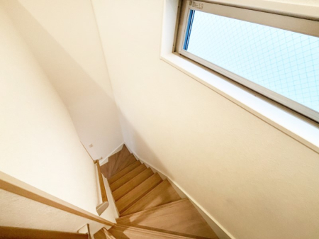 ���̑� �������閾�邢�K�i�B��艺��̈��S�����m�ۂ���܂��B