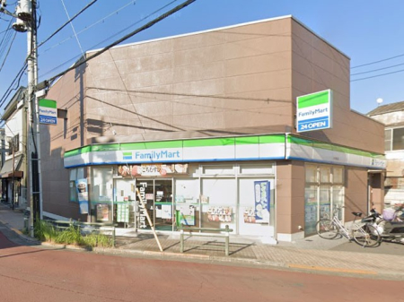 ���ӊ� �R���r�j 300m �t�@�~���[�}�[�g�{�ؓ����X