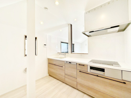 �L�b�`�� ���Ƒ��̉�b�e�ޑΖʃL�b�`���B���������̃p�p�}�}�����Ƒ��Ɖ߂������Ԃ����������I