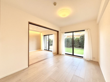 ���̑����� �o���R�j�[���J�������v���X���Ă����m��  