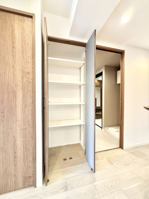 ���̑����� ���r���O���[�B�����Ɏ��[������ƕ����W�܂�LDK���X�b�L���Еt�������ł��ˁB  