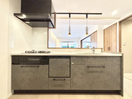 �L�b�`�� ���������Ȃ���ł����Ƒ��Ƃ̉�b���y���߂�ΖʃL�b�`��