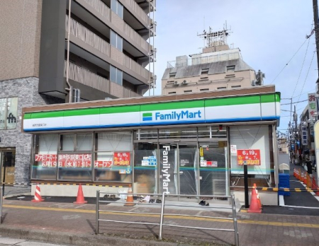 ���ӊ� �R���r�j 300m �t�@�~���[�}�[�g �V����w�����X