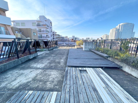 ���̑� ���L�̉���e���X�͋��Z�҂݂�Ȃ̌e���̏ꏊ�ł��B